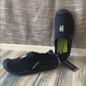 Nautical water 💦 shoes size 2 and 5 youth NWT